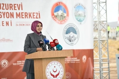 Bakan Göktaş: &quot;Toplumun kökleri, büyüklerine gösterdiği hürmetle güçlenir&quot;
