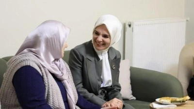 Bakan G&ouml;ktaş şehit ailesiyle beraber &ccedil;ocukları ziyaret etti