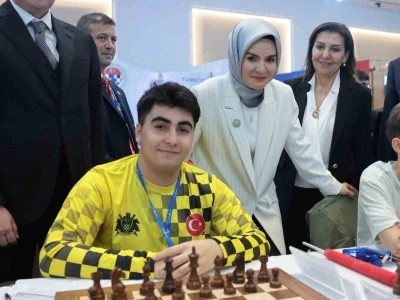 Bakan G&ouml;ktaş, T&uuml;rkiye Yıldızlar Satran&ccedil; şampiyonu olan Topuz&rsquo;u tebrik etti

