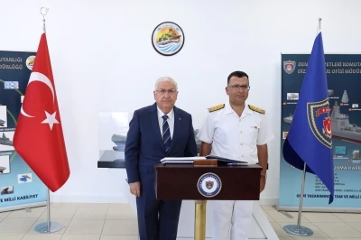 Bakan Güler, İstanbul Tersanesi Komutanlığını ziyaret etti
