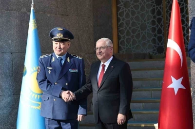 Bakan Güler, Kazakistan’ın Savunma Bakanı Dauren Kosanov ile görüştü
