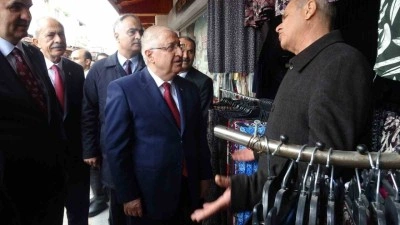Bakan G&uuml;ler, Kilis&rsquo;te esnaf ve vatandaşlarla bir araya geldi