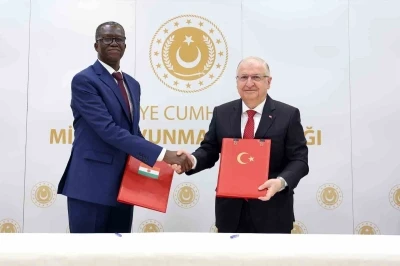 Bakan G&uuml;ler, Nijer Savunma Bakanı Mody&rsquo;i askeri t&ouml;renle karşıladı
