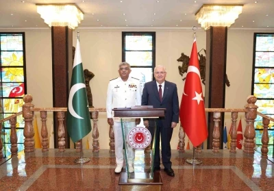 Bakan Güler, Pakistan Deniz Kuvvetleri Komutanı Oramiral Naveed Ashraf’ı kabul etti
