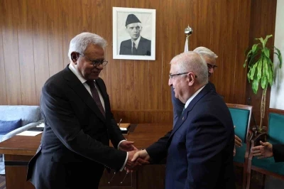 Bakan Güler, Pakistanlı mevkidaşı Asif ile bir araya geldi
