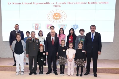 Bakan G&uuml;ler şehit ve gazilerin &ccedil;ocuklarıyla bir araya geldi
