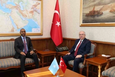 Bakan G&uuml;ler, Somali Limanlar ve Deniz Ulaştırma Bakanı Nur&rsquo;la g&ouml;r&uuml;şt&uuml;

