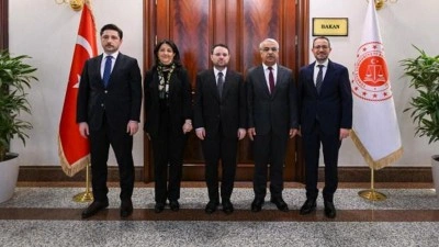 Bakan G&uuml;rlek, DEM Parti heyeti ile g&ouml;r&uuml;şt&uuml;: Ter&ouml;rs&uuml;z T&uuml;rkiye mesajı