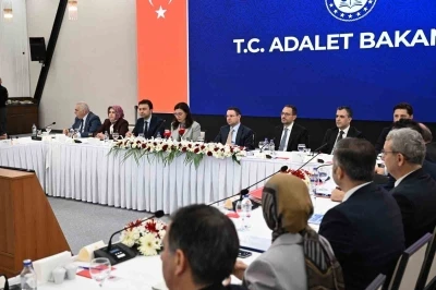 Bakan G&uuml;rlek: "Toplumun y&uuml;zde 81&rsquo;inin &ccedil;ocuklara verilen cezaların yetersiz olduğu konusunda bir algısı var"
