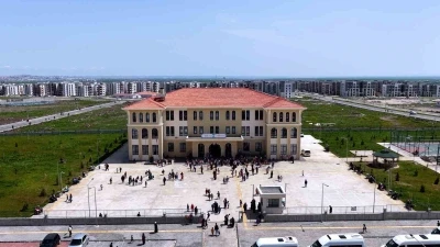 Bakan Kurum&rsquo;dan 23 Nisan&rsquo;da deprem b&ouml;lgesi paylaşımı
