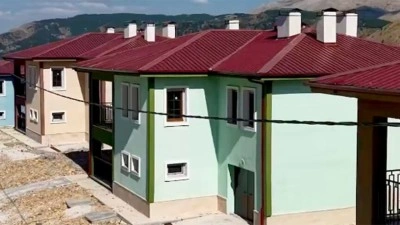 Bakan Kurum'dan 6 Şubat depremleri sonrası Adıyaman'da inşa edilen k&ouml;y evlerine ilişkin pa