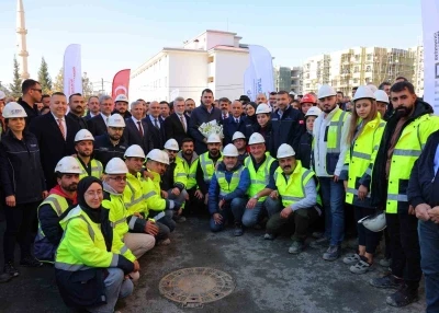 Bakan Kurum: &quot;Son tuğlalarımızı koyuyor, son çivilerimizi çakıyoruz&quot;
