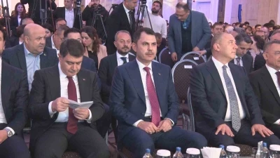 Bakan Kurum: "T&uuml;rkiye asrın felaketini asrın inşa seferberliğine d&ouml;n&uuml;şt&uuml;rm&uuml;ş, şahlanış d&ouml;nemine ge&ccedil;miştir"
