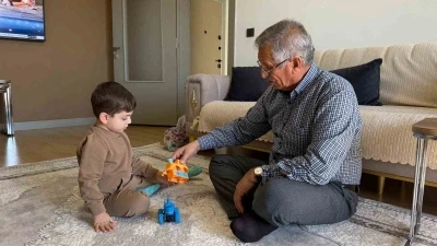 Bakan Kurum&rsquo;un hikayesini paylaştığı dede ve torun deprem anlarını anlattı
