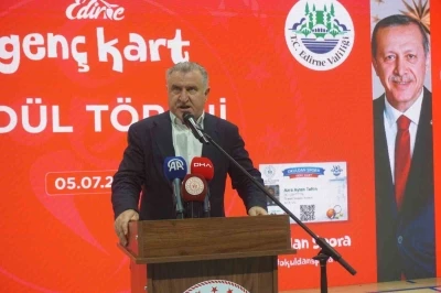 Bakan Osman Aşkın Bak: "En b&uuml;y&uuml;k hedefimiz gen&ccedil;leri spora y&ouml;nlendirerek k&ouml;t&uuml; alışkanlıklardan uzak tutmak"
