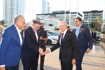 Bakan Şimşek: &quot;İş insanlarıyla istişareler faydalı oldu, İzmir’in birçok konusuna vakıf olduk&quot;
