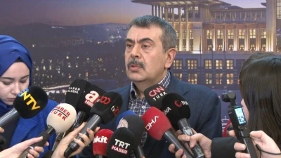 Bakan Tekin: "Ben &Ouml;zg&uuml;r &Ouml;zel kadar midesi geniş bir adam değilim"
