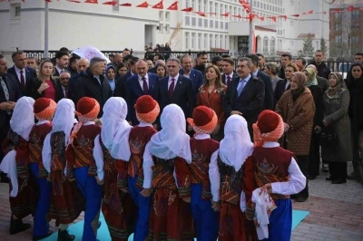 Bakan Tekin: "B&uuml;t&uuml;n &ccedil;ocuklar &ouml;zeldir"
