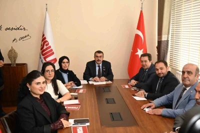 Bakan Tekin: &quot;CHP’liler 12 yıllık zorunlu eğitime ne demişler görsünler, oynadıkları bir tiyatro, makul önerileri varsa dinlerim&quot;
