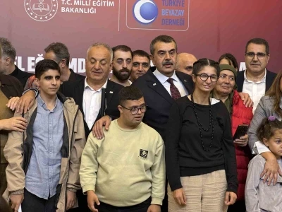 Bakan Tekin: &quot;Özel rehabilitasyon merkezlerinde eğitim desteği verdiğimiz yaklaşık 600 bin özel eğitim öğrencimiz var&quot;
