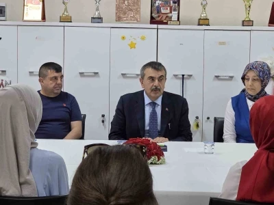 Bakan Tekin: "T&uuml;m kararları &ouml;ğretmenlerimizle istişare ederek alıyoruz"
