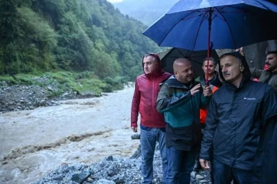 Bakan Uraloğlu, Çamlıhemşin Hala Tüneli’nde incelemelerde bulundu
