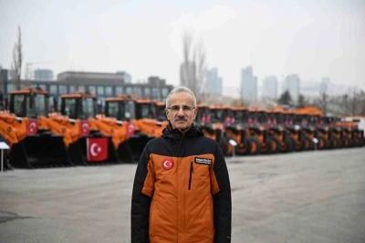 Bakan Uraloğlu: Karla mücadele için 18 bin 407 personel ve 14 bin 263 araç görev başında&quot;
