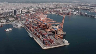 Bakan Uraloğlu: "Aralık ayında 49,8 milyon ton y&uuml;k elle&ccedil;lendi"
