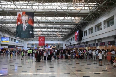 Bakan Uraloğlu: "Bayramda i&ccedil; hatlarda 867 ilave sefer planladık"
