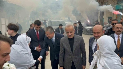Bakan Uraloğlu: "İnşallah &ouml;n&uuml;m&uuml;zdeki sene de her şeyle beraber bu yolu bitireceğiz"
