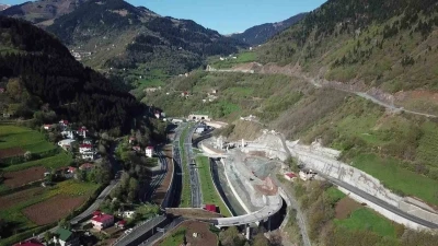 Bakan Uraloğlu: "Karadeniz&rsquo;in sembol&uuml; Zigana T&uuml;neli&rsquo;mizi 3 yılda 5 milyon 277 bin 434 ara&ccedil; kullandı"

