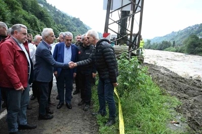 Bakan Uraloğlu: &quot;(Rize’de meydana gelen sel) Yollarımızı en kısa sürede güvenli hale getirmek için aralıksız çalışıyoruz&quot;
