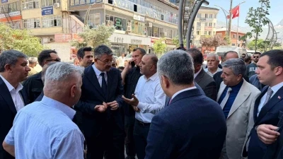 Bakan Yardımcısı Ali &Ccedil;elik&rsquo;e Hakkari&rsquo;de sevgi seli
