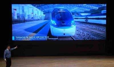 Bakan Yardımcısı Boyraz, gençlere milli hızlı treni böyle tanıttı
