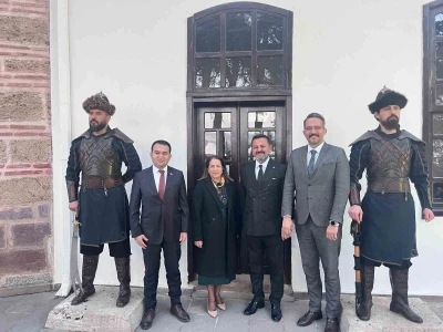 Bakan Yardımcısı Madak, Ertuğrulgazi T&uuml;rbesi&rsquo;ni ziyaret etti
