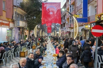 Bakan Yardımcısı Madak, S&ouml;ğ&uuml;t&rsquo;te 4 bin kişiyle iftar yaptı

