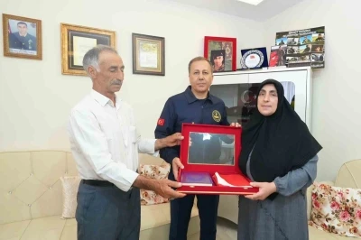 Bakan Yerlikaya, Cumhurbaşkanı Erdoğan’ın şehit ailelerine yazdığı mektubu okudu
