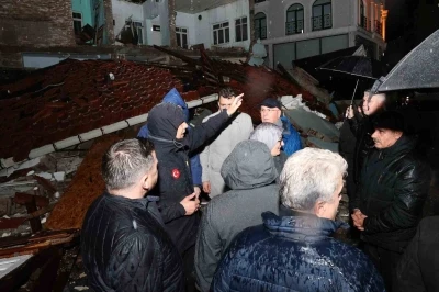 Bakan Yerlikaya: &quot;Yıkılan 3 bina ve 1 iş yerinde incelemelerde bulunduk&quot;
