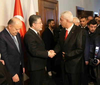 Bakan Yumaklı memleketi Kastamonu&rsquo;da vatandaşlarla bayramlaştı

