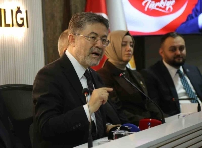 Bakan Yumaklı: "&Uuml;&ccedil; tarafı denizlerle &ccedil;evrili g&uuml;zel &uuml;lkemin beş tarafı &ccedil;atışmalarla, savaşlarla, her t&uuml;rl&uuml; krizle &ccedil;evrilmiş durumda"
