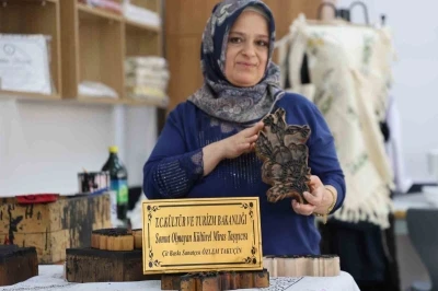 Bakanlıktan sanat&ccedil;ı belgesi alan usta, &ccedil;it baskıyı geleceğe taşıyor
