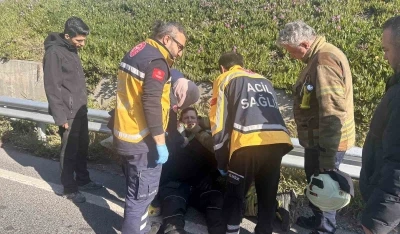 Bakırk&ouml;y&rsquo;de kamyonete &ccedil;arpan motosikletli yaralandı
