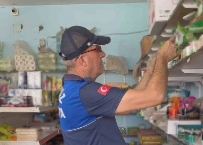 Bakkalda 2022 yılına ait gıda ürünleri bulundu
