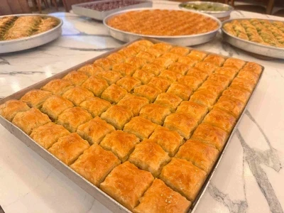 Baklavada bayram hareketliliği: Satışlar katlandı, fiyatlar y&uuml;kseldi
