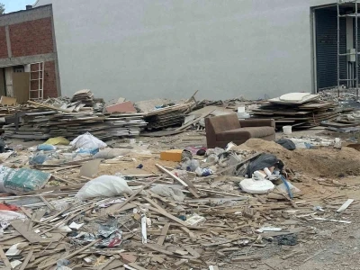 Baksan Sanayi Sitesi&rsquo;nde biriken atıklar &ccedil;evrede b&uuml;y&uuml;k rahatsızlık oluşturuyor
