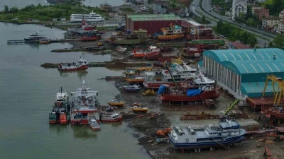 Balık av sezonu bitti şimdi bakım onarımdan ge&ccedil;iyorlar
