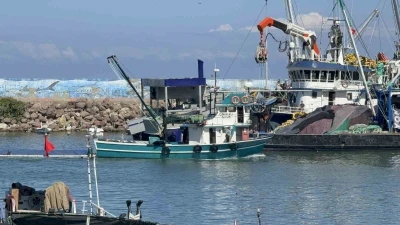 Balıkçılar, bol hamsi avı için havanın soğumasını bekliyor
