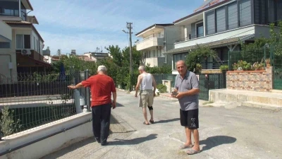 Balıkesir Burhaniye’de gökyüzündeki uçak izleri ilgi gördü
