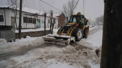 Balıkesir B&uuml;y&uuml;kşehir Belediyesinden karla m&uuml;cadele &ccedil;alışmaları
