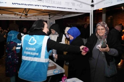 Balıkesir B&uuml;y&uuml;kşehirden 20 il&ccedil;ede kandil ikramı
